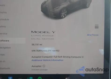 2023 Tesla Model Y Awd/Long Range Dual Motor All-Wheel Drive z USA, uszkodzony, nr VIN 7SAYGDEE4PF799452